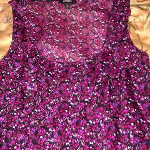 Sleeveless ruffled top